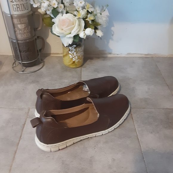 Born Shoes - BORN SIZE 9